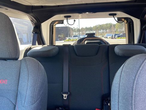 Used 2025 Jeep Wrangler Unlimited Rubicon image 24