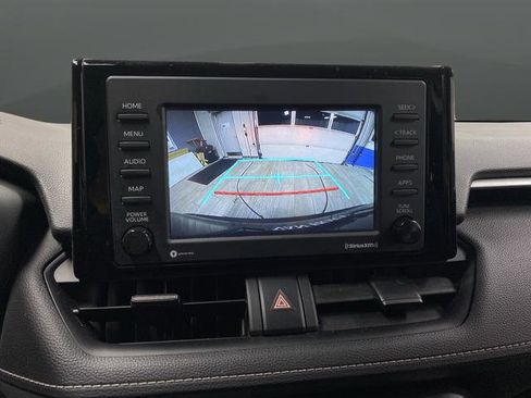 Used 2021 Toyota RAV4 LE image 8