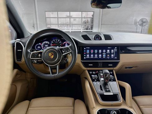 Certified 2023 Porsche Cayenne AWD/4WD image 18