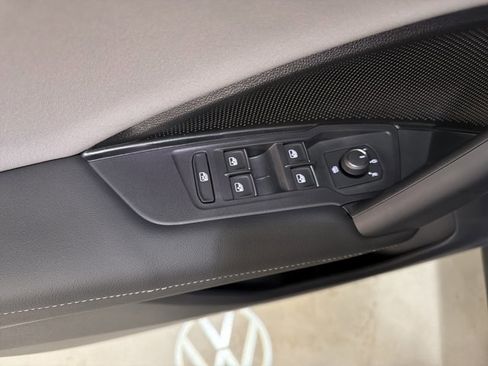 New 2026 Volkswagen Tiguan SE R-Line AWD/4WD image 19