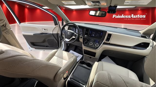 Used 2017 Toyota Sienna XLE w/ XLE Navigation Package FWD image 20