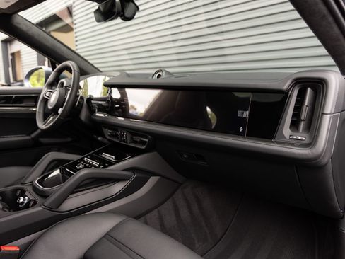 New 2026 Porsche Cayenne GTS AWD/4WD image 36