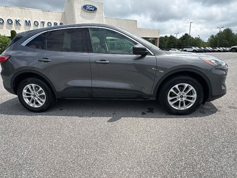 Certified 2022 Ford Escape SE w/ Cold Weather Package AWD/4WD image 3
