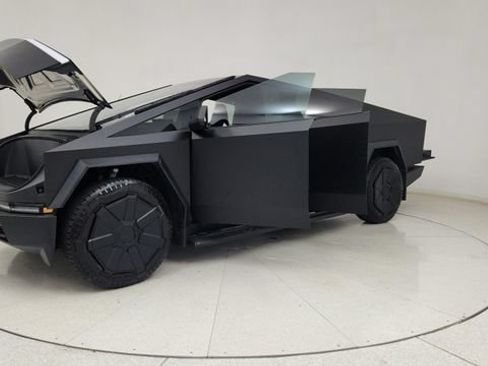 Used 2024 Tesla Cybertruck AWD Crew Cab image 15