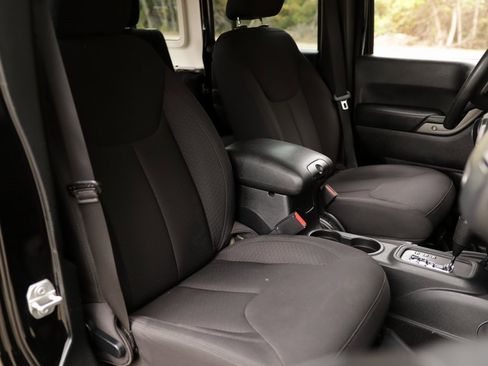 Used 2016 Jeep Wrangler Unlimited Sport image 23