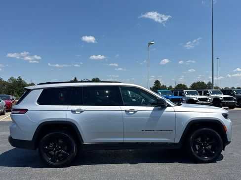 Used 2026 Jeep Grand Cherokee L Limited w/ Limited Altitude Package AWD/4WD image 3