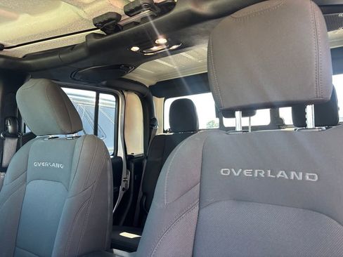 Used 2023 Jeep Gladiator Overland AWD/4WD image 12