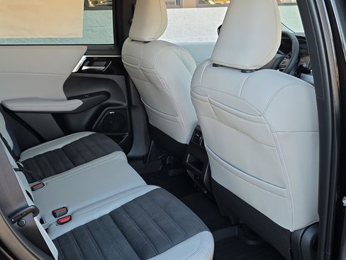 New 2026 Mitsubishi Outlander SE image 29