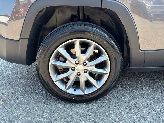 Used 2018 Jeep Cherokee Limited AWD/4WD image 27