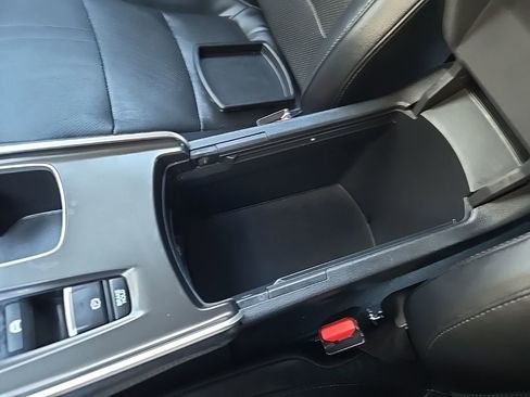 Used 2018 Honda Accord Touring image 34