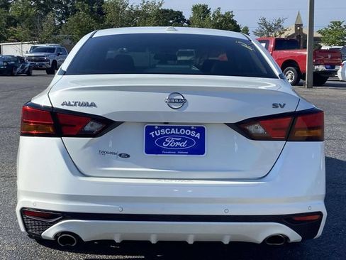 Used 2024 Nissan Altima 2.5 SV w/ SV Premium Package FWD image 3
