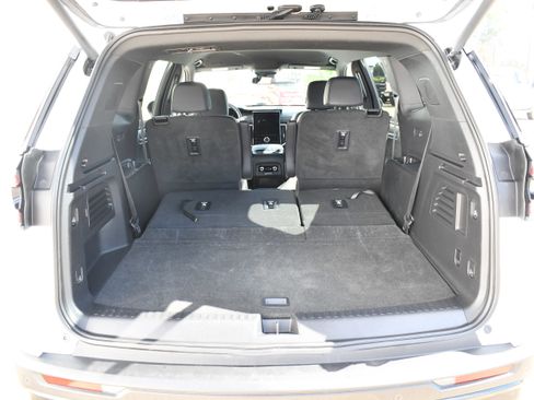 Used 2025 GMC Acadia Elevation w/ Elevation Premium Package image 10