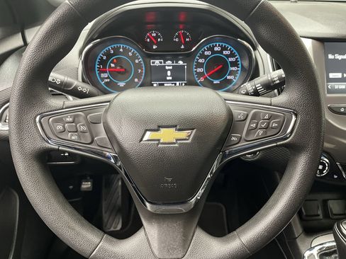 Used 2017 Chevrolet Cruze LT w/ Convenience Package image 13