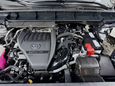 Used 2023 Toyota Highlander XLE FWD image 31