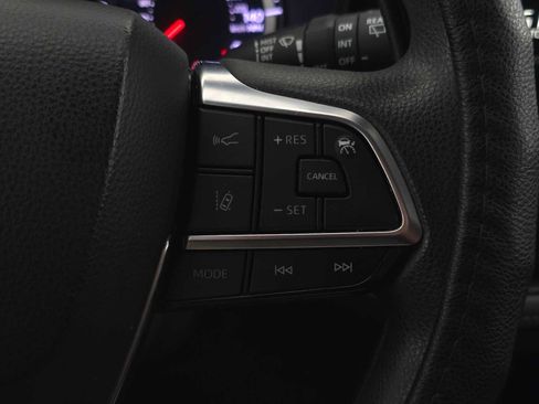 Used 2020 Toyota Highlander L FWD image 31