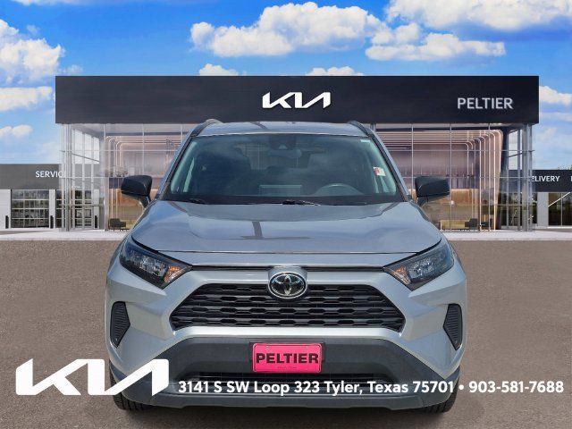 Used 2019 Toyota RAV4 LE FWD image 2