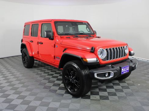 Used 2025 Jeep Wrangler Unlimited Sahara w/ Safety Group AWD/4WD image 24