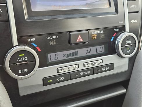 Used 2012 Toyota Camry XLE w/ Leather Pkg FWD image 31
