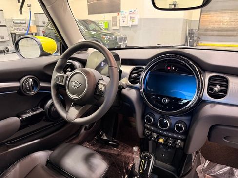Certified 2024 MINI Cooper SE FWD image 25