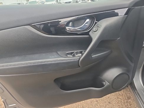 Used 2018 Nissan Rogue Sport SV w/ SV All-Weather Package image 12