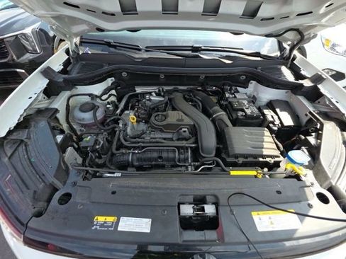 Used 2025 Volkswagen Taos SE image 16