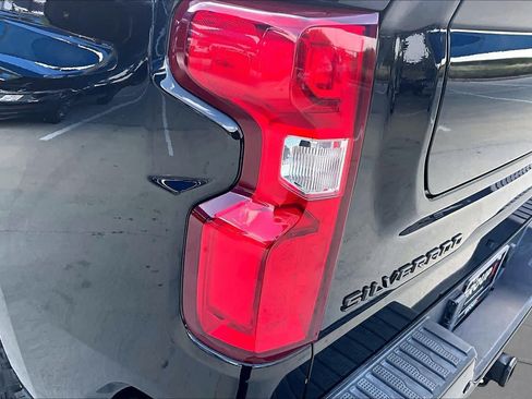 Used 2024 Chevrolet Silverado 1500 LT Trail Boss w/ LT Trail Boss Premium Package AWD/4WD image 29