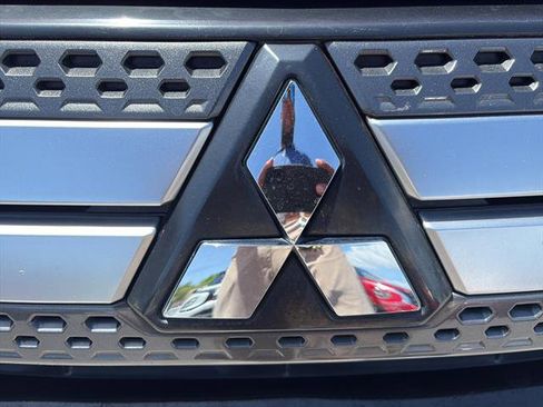 Used 2020 Mitsubishi Outlander LE image 11