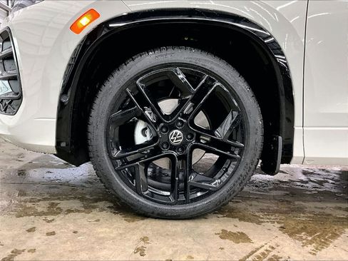 New 2026 Volkswagen Tiguan SE R-Line AWD/4WD image 9