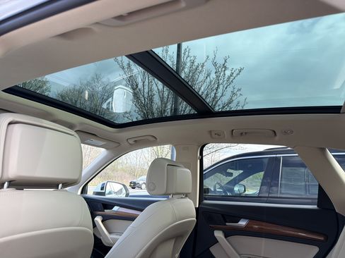 Used 2022 Audi Q5 2.0T Premium w/ Convenience Package image 23