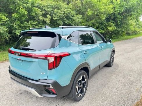 Used 2025 Kia Seltos EX AWD/4WD image 3