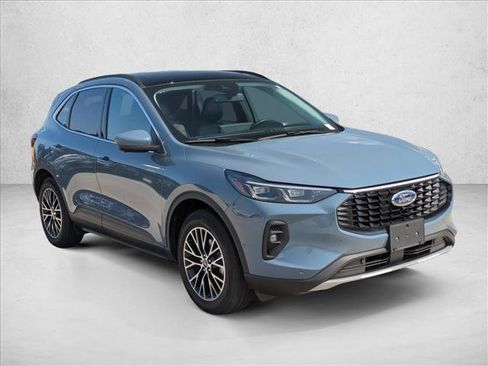 Used 2023 Ford Escape SE w/ PHEV Premium Package FWD image 3