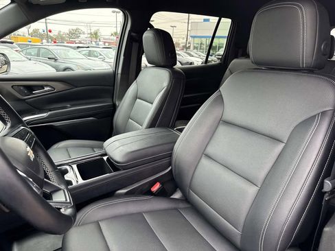 Certified 2025 Chevrolet Traverse LT image 17