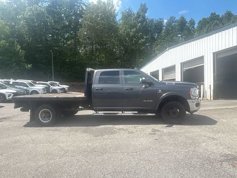 Used 2021 RAM 3500 Tradesman w/ Chrome Appearance Group AWD/4WD image 4