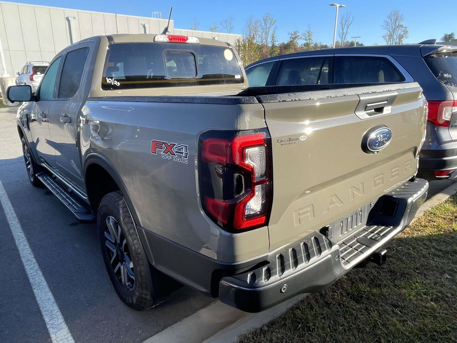 Used 2025 Ford Ranger Lariat w/ FX4 Off-Road Package AWD/4WD image 3