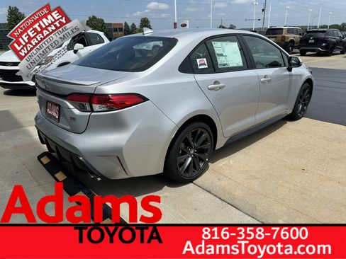 Used 2026 Toyota Corolla SE FWD image 2