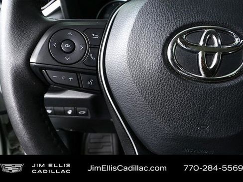 Used 2022 Toyota RAV4 XLE Premium image 10