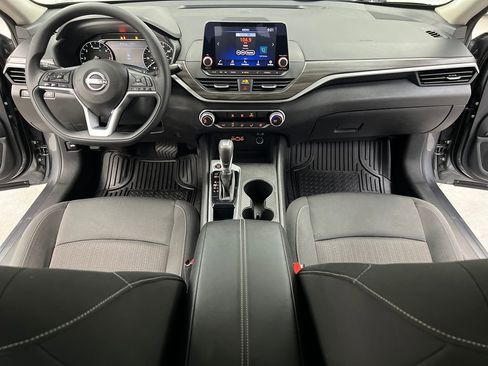 Used 2025 Nissan Altima 2.5 SV FWD image 32