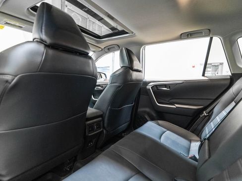 Used 2021 Toyota RAV4 XLE Premium AWD/4WD image 15