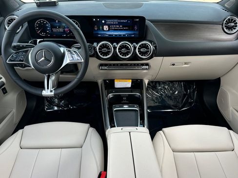 New 2026 Mercedes-Benz GLA 250 image 2