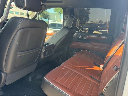 Used 2024 GMC Sierra 3500 Denali Ultimate AWD/4WD image 5