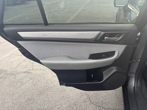 Used 2018 Subaru Outback 2.5i Premium image 25