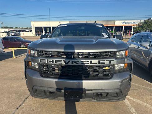 Used 2021 Chevrolet Silverado 1500 Custom RWD image 2