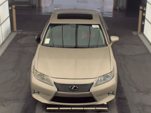 Used 2013 Lexus ES 350 w/ Luxury Pkg FWD image 2
