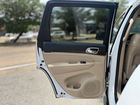 Used 2016 Jeep Grand Cherokee Limited w/ Trailer Tow Group IV image 19