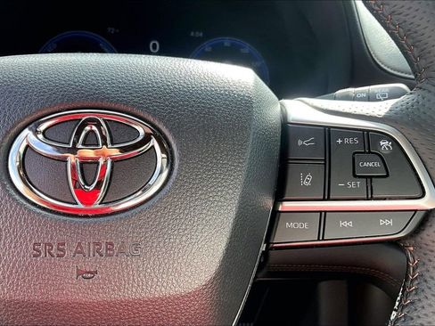 Used 2025 Toyota Sienna Platinum image 28