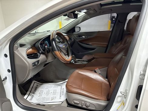 Used 2018 Chevrolet Malibu Premier w/ Premier Sun and Wheel Package image 21