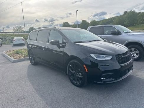Used 2025 Chrysler Pacifica Limited FWD image 10