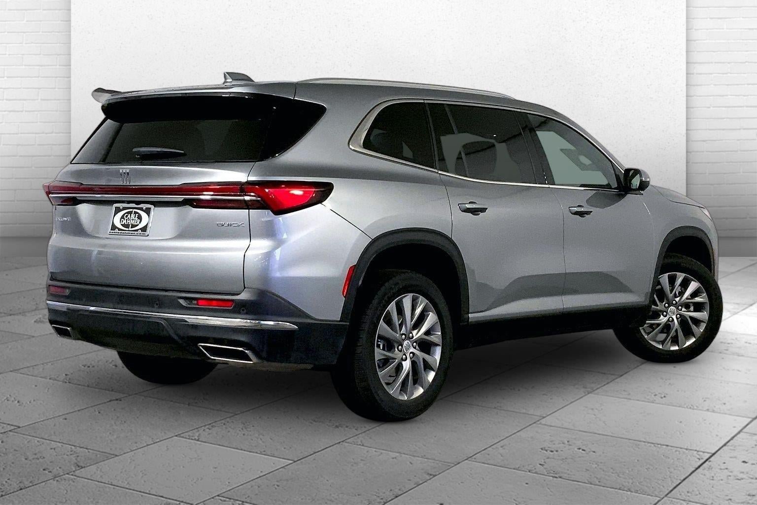 Used 2026 Buick Enclave Preferred FWD image 4