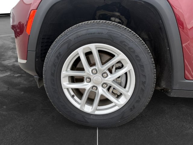 Used 2023 Jeep Grand Cherokee L Laredo AWD/4WD image 9