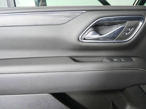 Used 2023 GMC Yukon SLT w/ SLT Premium Package image 13